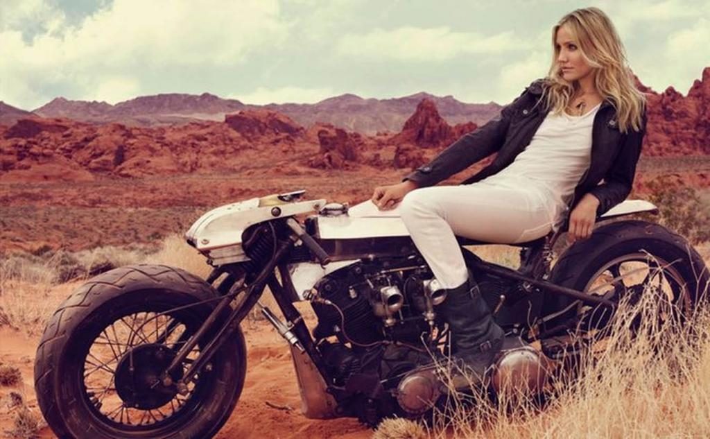 Femme à moto