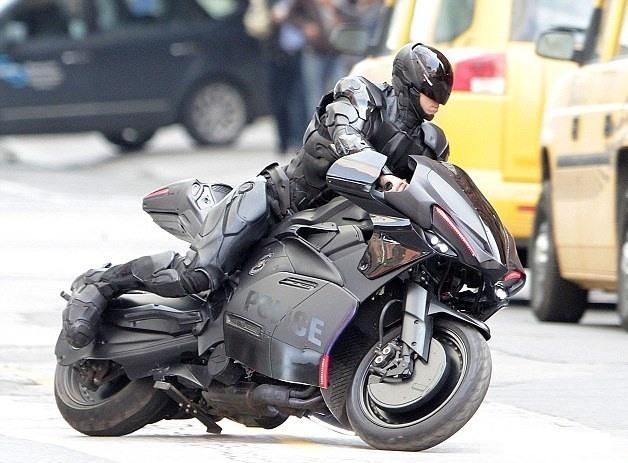 Moto badass Robocop Kawasaki zx10