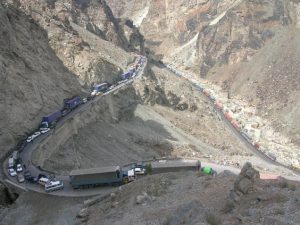TOP 10 des routes les plus dangereuses : autoroute de Kaboul à Jalalabad en Afghanistan