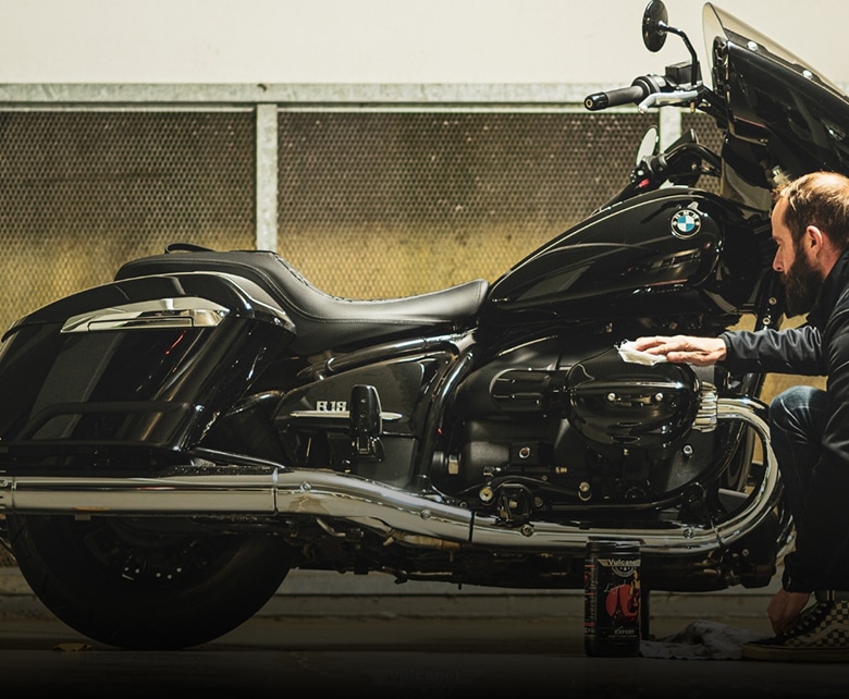 Comment nettoyer sa moto facilement et rapidement ?