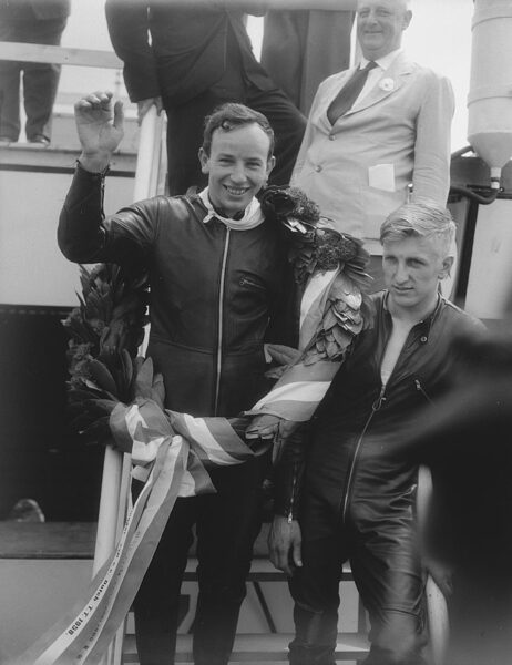 John Surtees vainqueur en 1958 à Assen