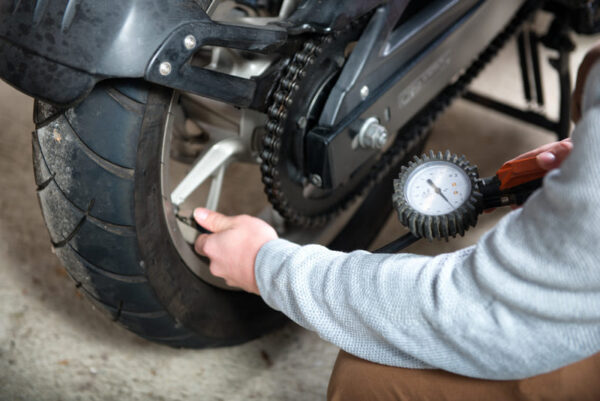Tout savoir sur la pression des pneus moto