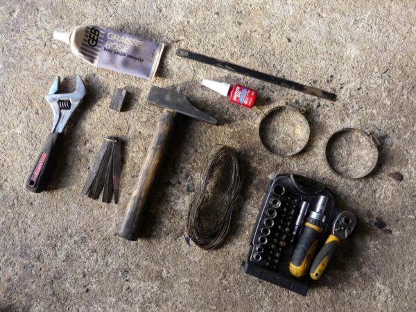 outils essentiels pour un roadtrip moto